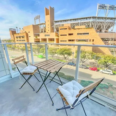 Stunning Apartment By Petco Park!
